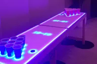 Participants concentrés et engagés dans une partie de Beer Pong Digital MadCityZen. | © MadCityZen